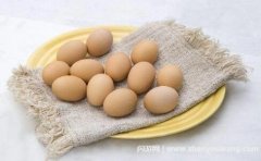 一天吃几个鸡蛋合适 儿童2-3个,成人1-2个为宜